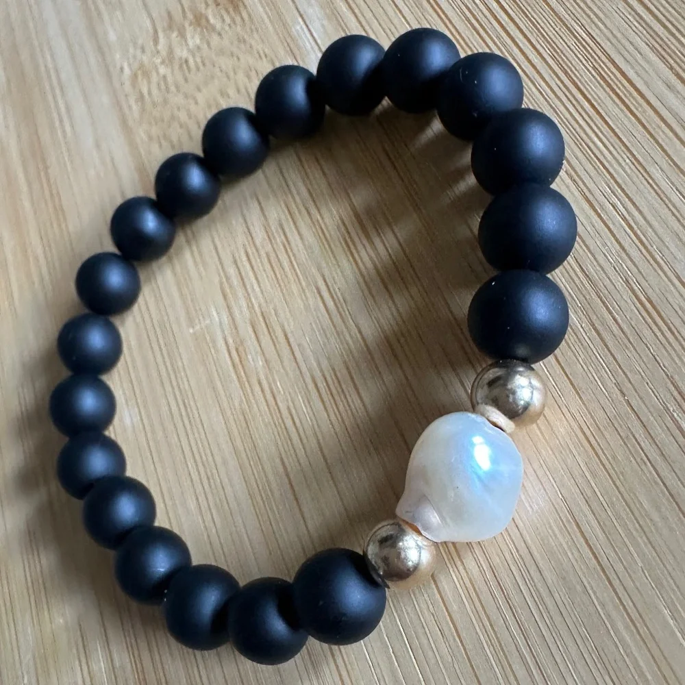 Matte Onyx Beaded Bracelet Black Gold Natural Pearl Stretch 6” Luxe Minimal
